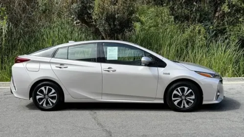 2017 Toyota Prius Prime - Images - 2