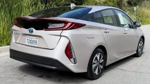 2017 Toyota Prius Prime - Images - 3