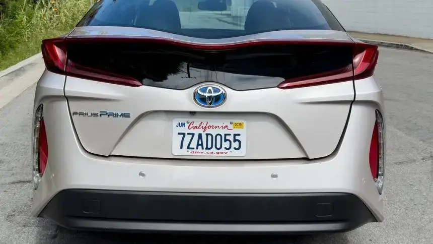 2017 Toyota Prius Prime - Images - 4