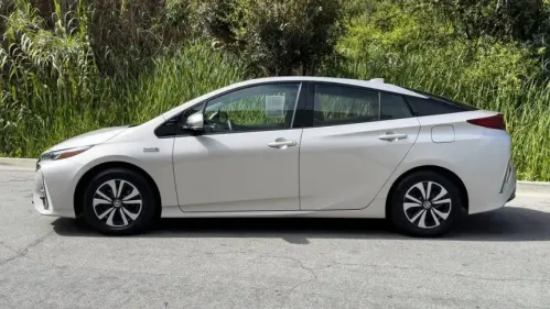 2017 Toyota Prius Prime - Images - 6