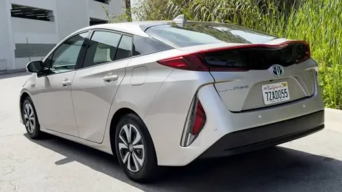 2017 Toyota Prius Prime - Images - 7