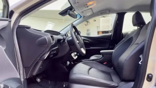 2017 Toyota Prius Prime - Images - 12