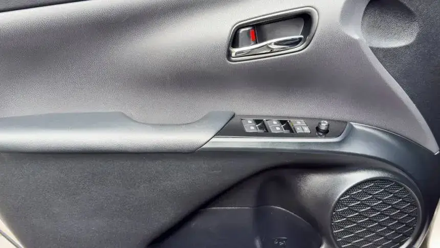 2017 Toyota Prius Prime - Images - 14