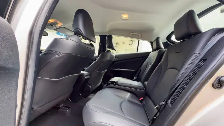2017 Toyota Prius Prime - Images - 21