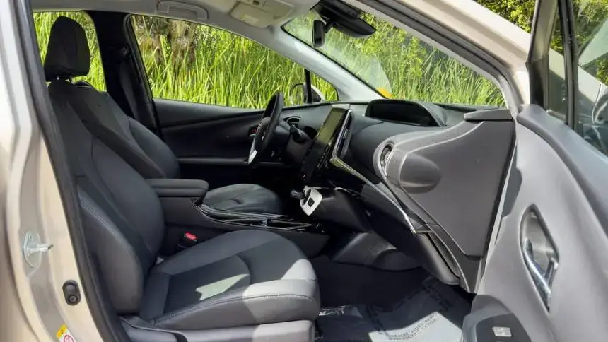 2017 Toyota Prius Prime - Images - 24