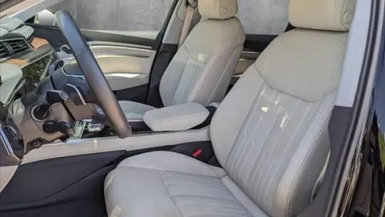 2019 Audi e-tron WA1VAAGEXKB012720