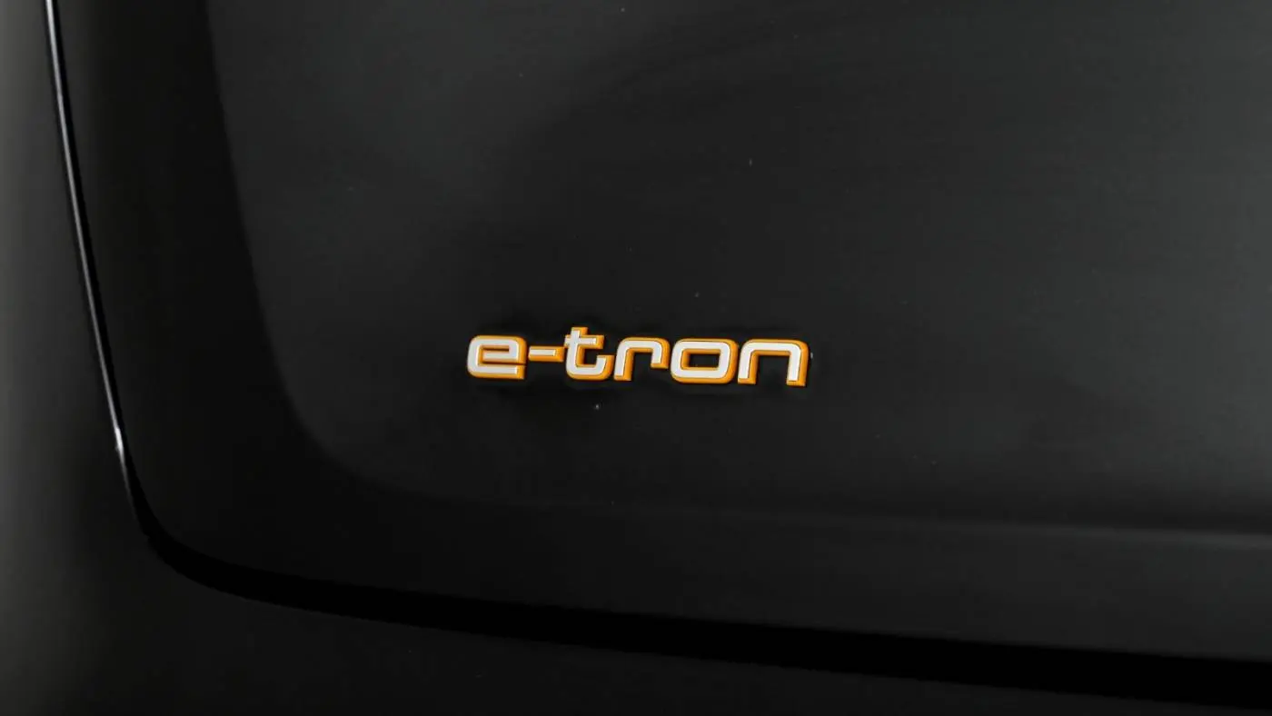2019 Audi e-tron WA1VAAGE2KB025073
