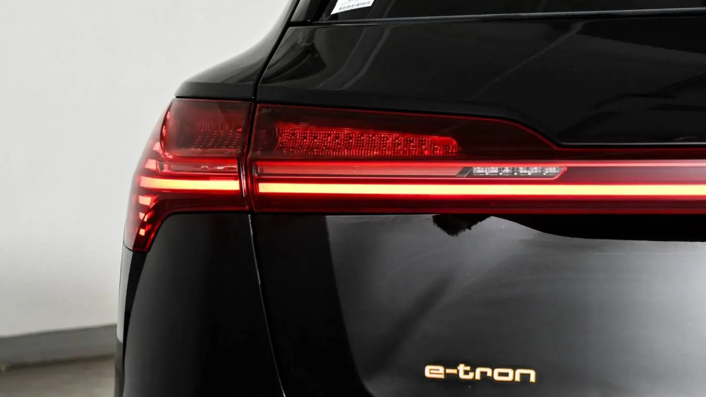2019 Audi e-tron WA1VAAGE2KB025073
