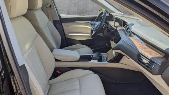 2019 Audi e-tron WA1VAAGEXKB012720