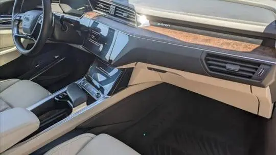 2019 Audi e-tron WA1VAAGEXKB012720