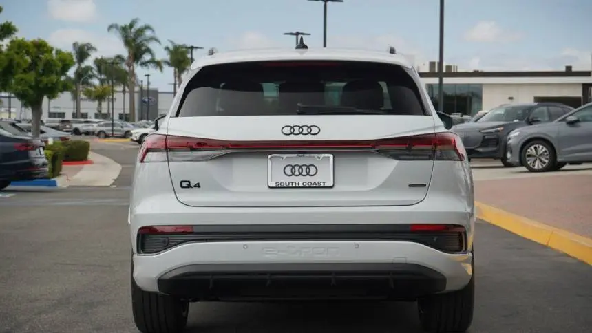 2025 Audi Q4 e-tron WA1MUBFZ4SP042358