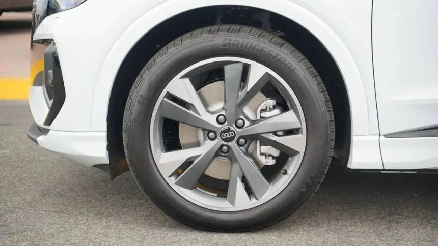 2025 Audi Q4 e-tron WA1MUBFZ4SP042358