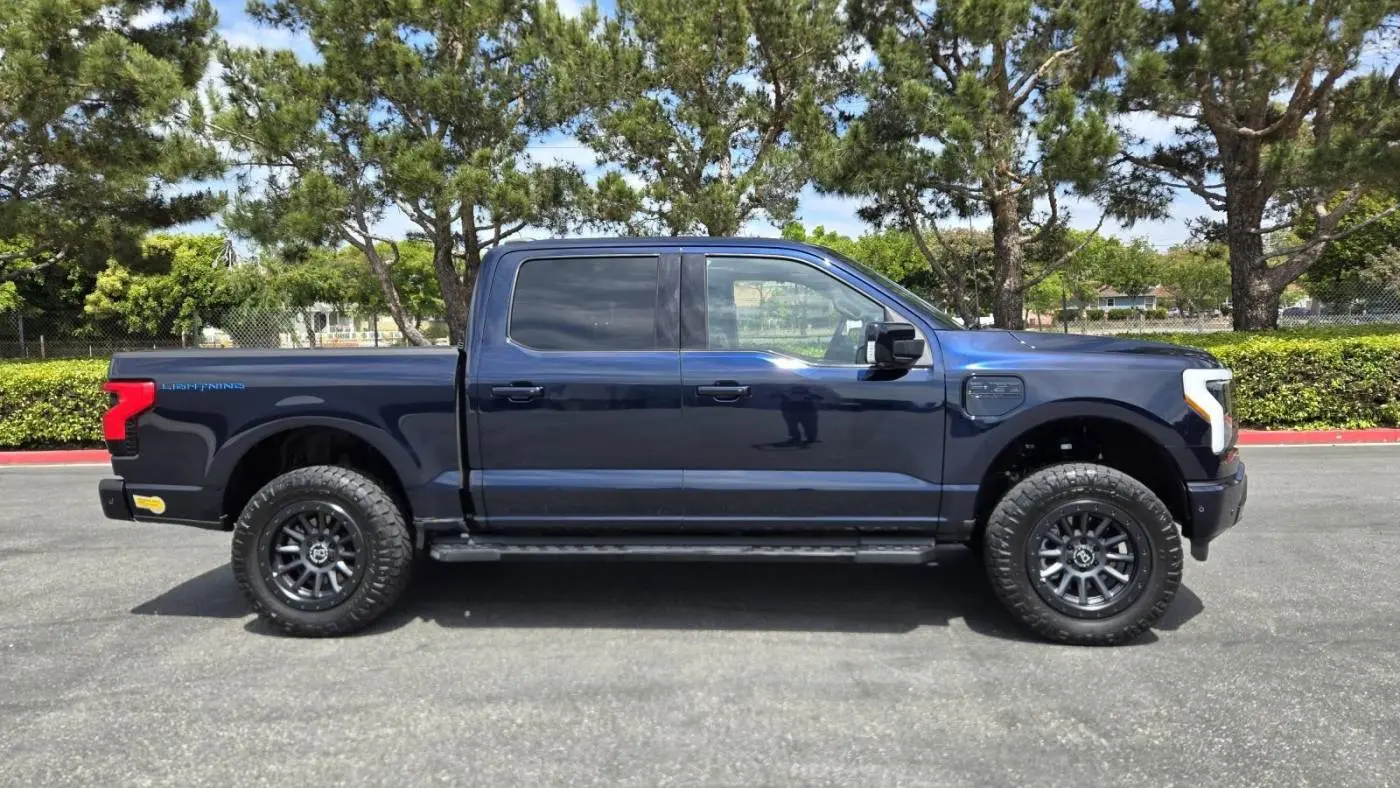 2022 Ford F-150 Lightning 1FT6W1EV2NWG10960