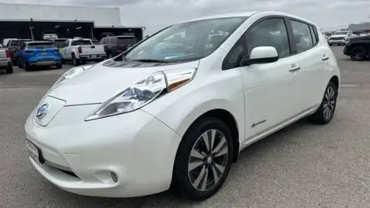 2015 Nissan LEAF - Images - 3