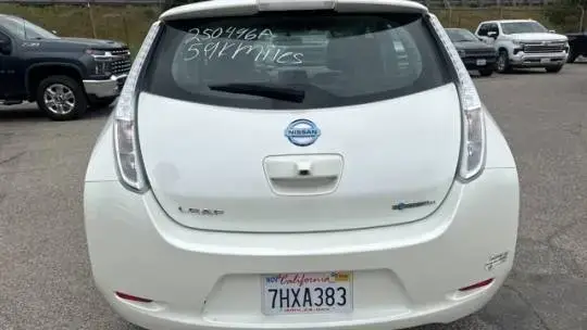 2015 Nissan LEAF - Images - 4