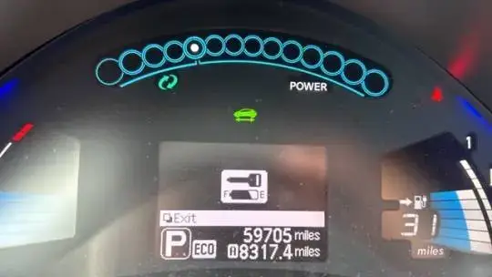 2015 Nissan LEAF - Images - 5