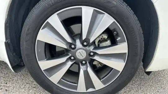 2015 Nissan LEAF - Images - 6