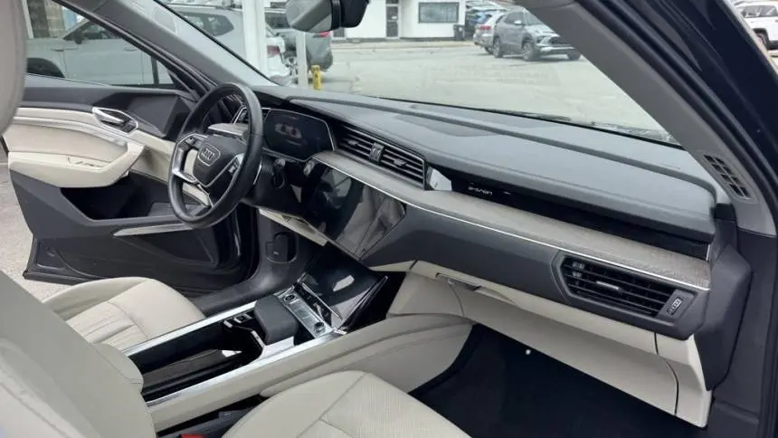 2022 Audi e-tron WA1LAAGE6NB006439
