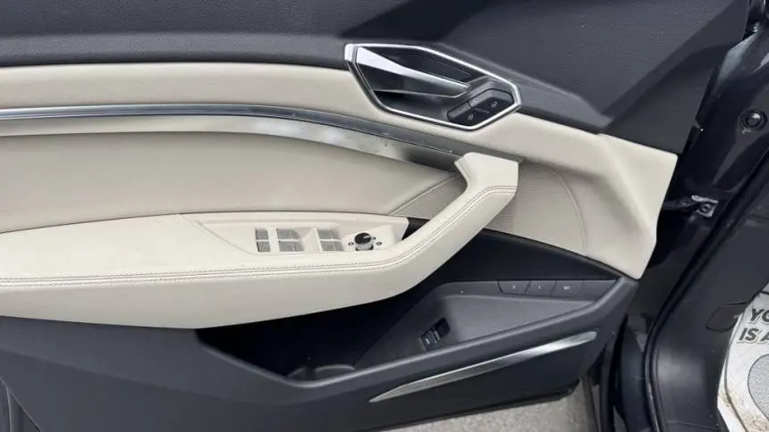 2022 Audi e-tron WA1LAAGE6NB006439