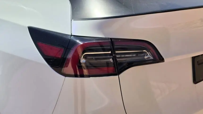 2020 Tesla Model Y 5YJYGDEEXLF021339