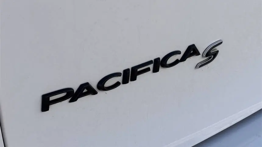 2022 Chrysler Pacifica 2C4RC1L74NR199855