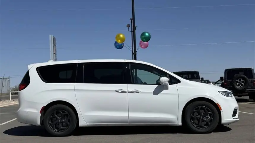 2022 Chrysler Pacifica 2C4RC1L74NR199855