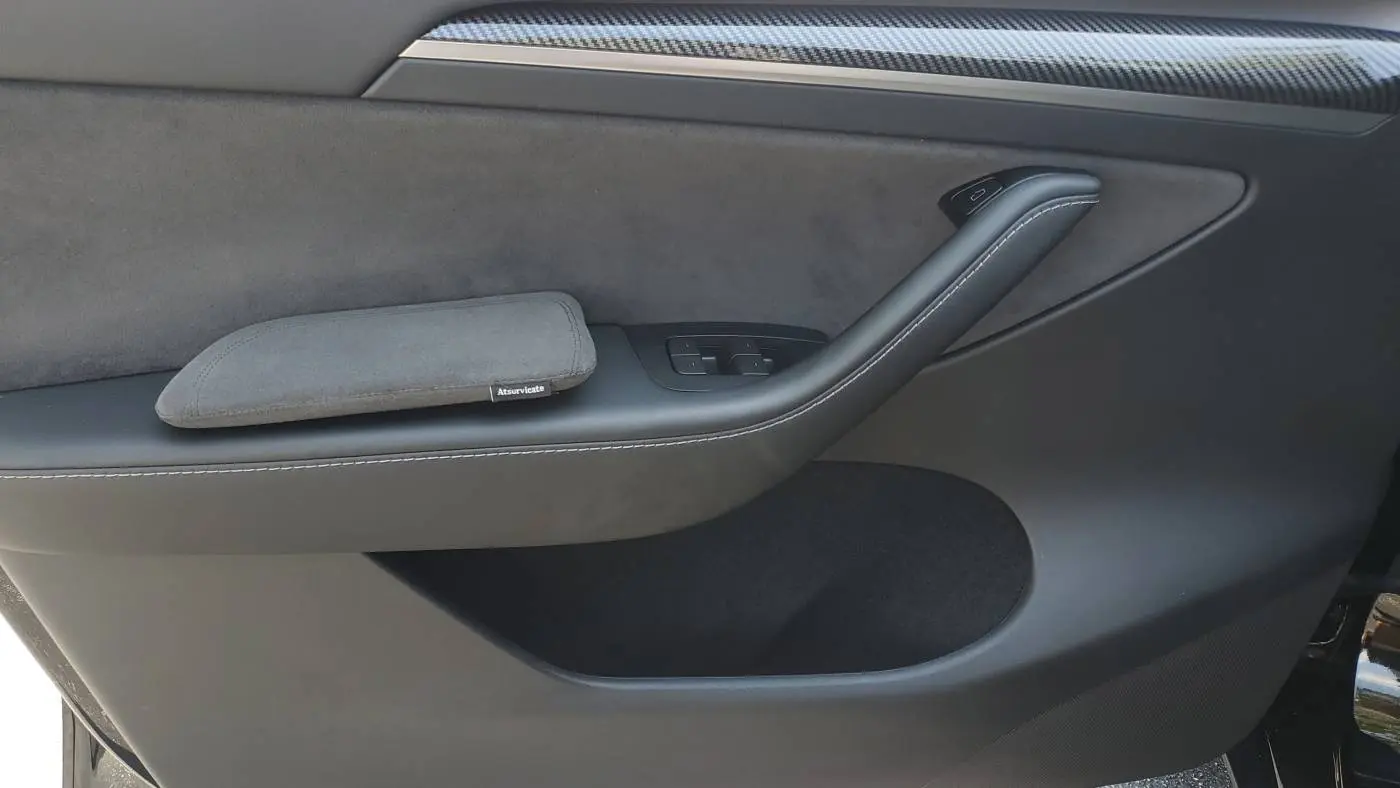 2024 Tesla Model Y 7SAYGDED5RF055501