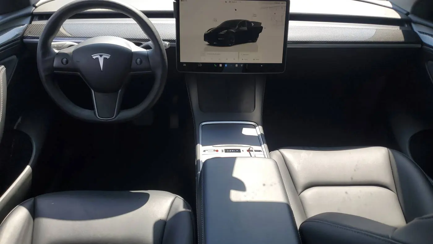 2024 Tesla Model Y 7SAYGDED5RF055501