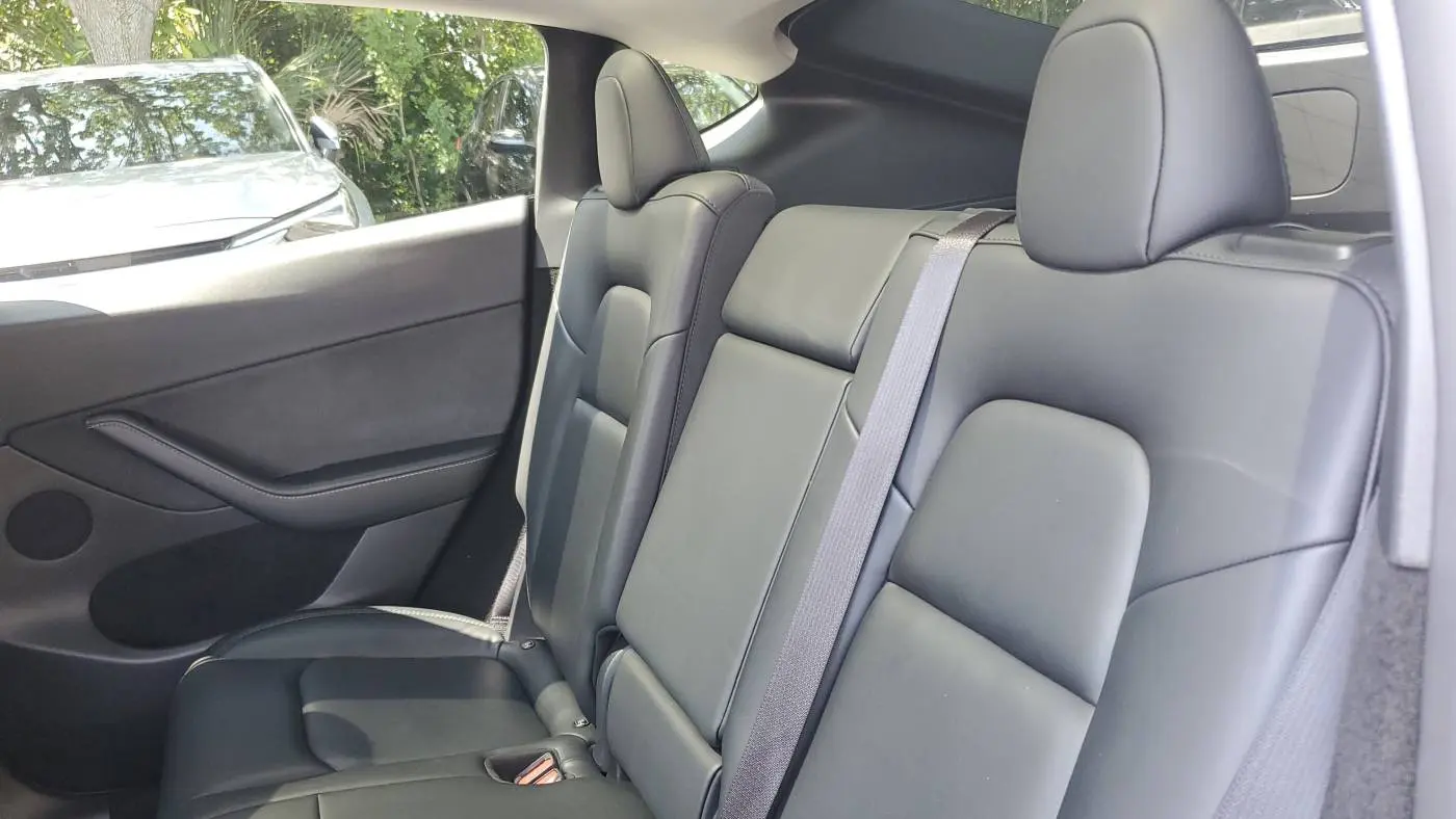 2024 Tesla Model Y 7SAYGDED5RF055501