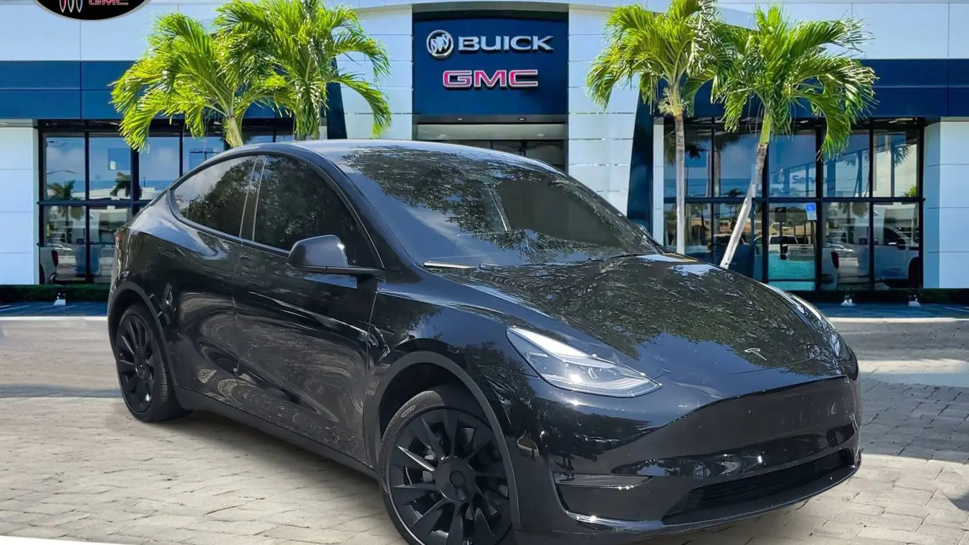 2024 Tesla Model Y 7SAYGDED5RF055501