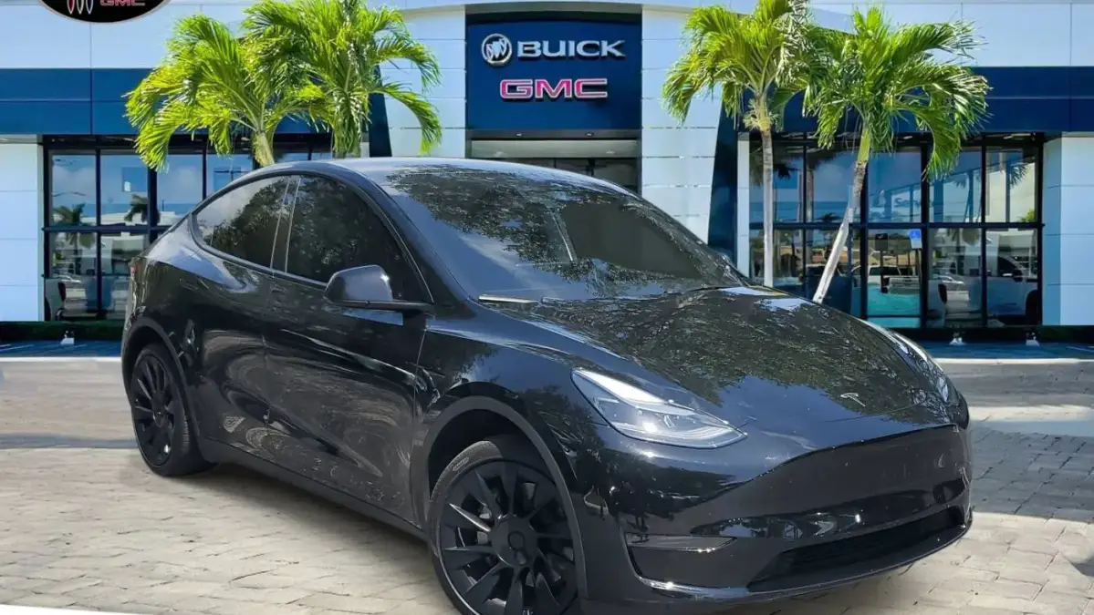 2024 Tesla Model Y 7SAYGDED5RF055501