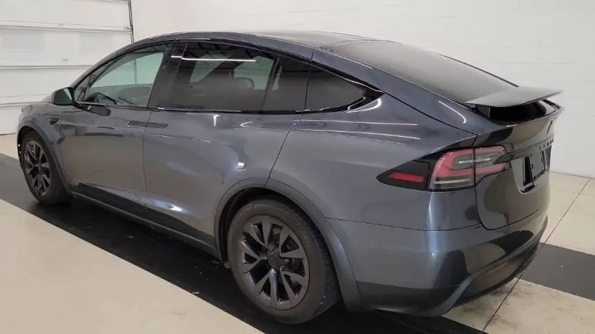 2023 Tesla Model X 7SAXCDE5XPF380884