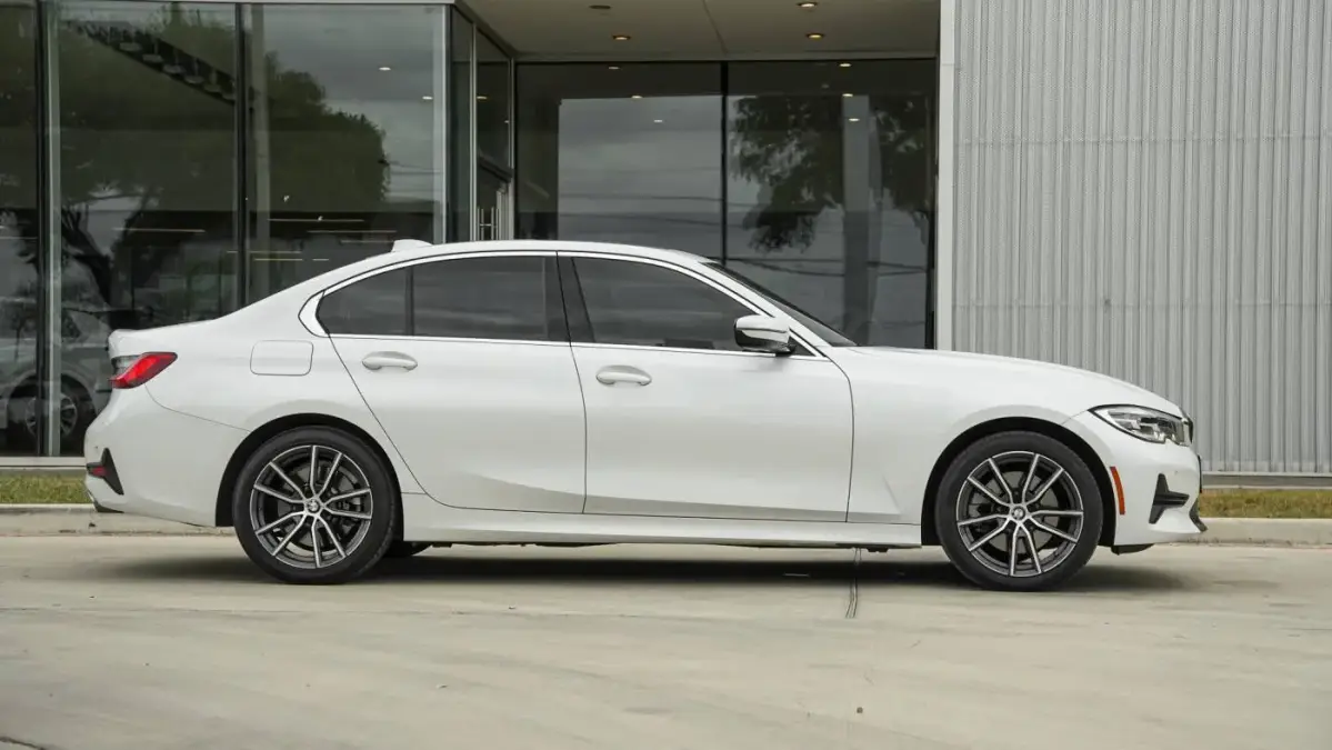2021 BMW 3 Series - Images - 4