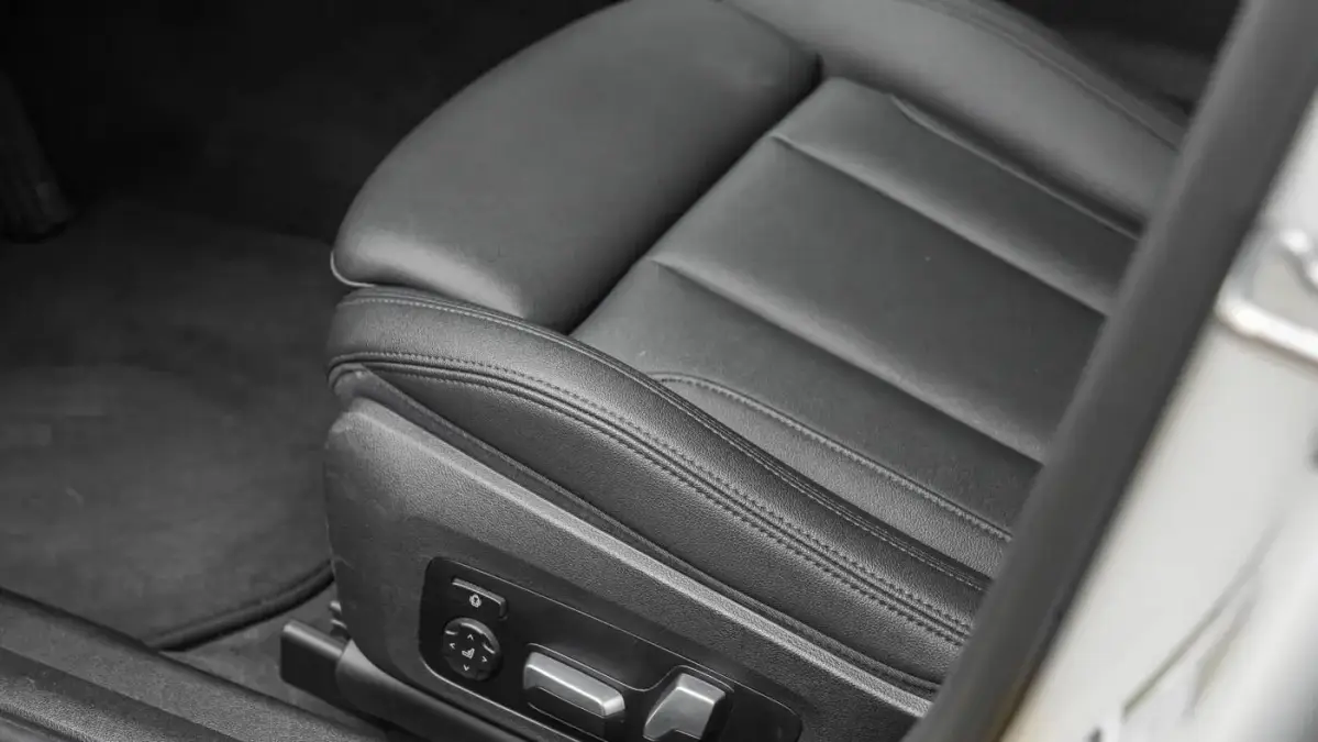 2021 BMW 3 Series - Images - 10