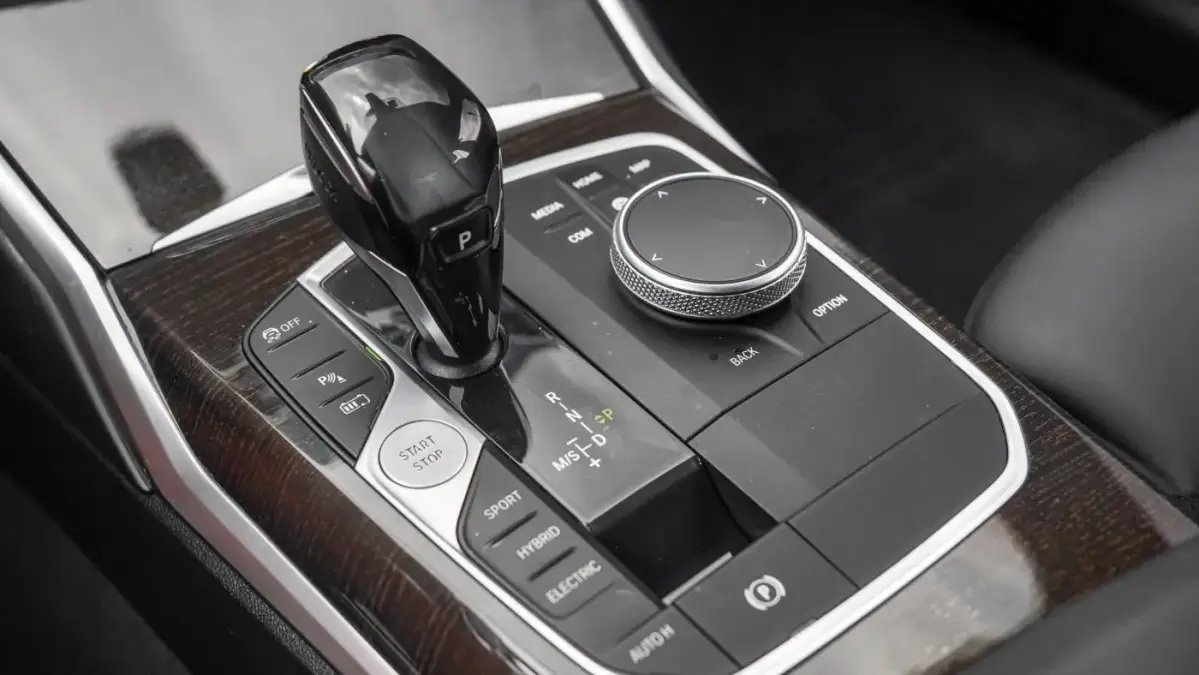 2021 BMW 3 Series - Images - 18