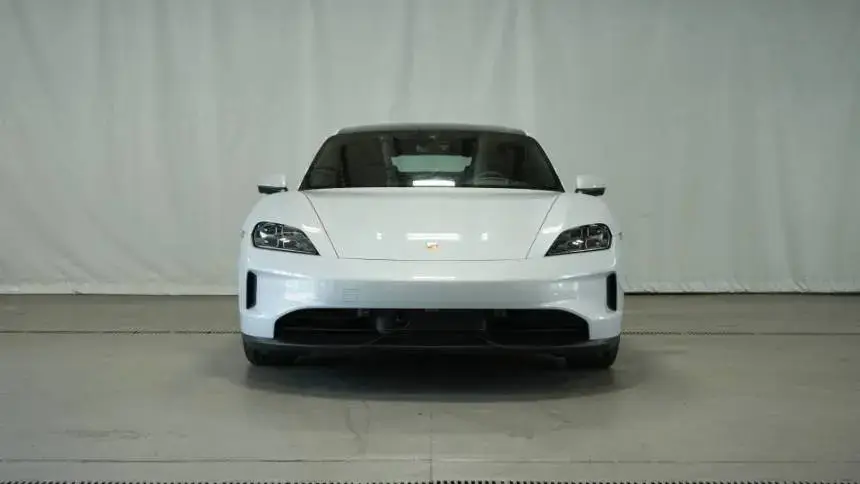 2025 Porsche Taycan - Images - 12