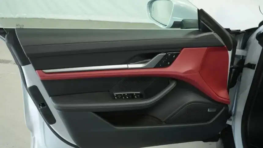 2025 Porsche Taycan - Images - 22