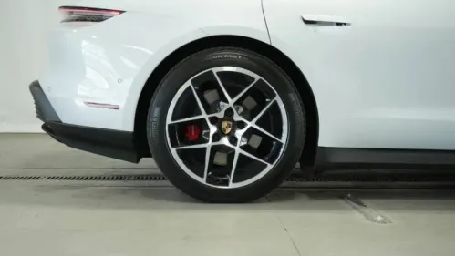 2025 Porsche Taycan - Images - 34