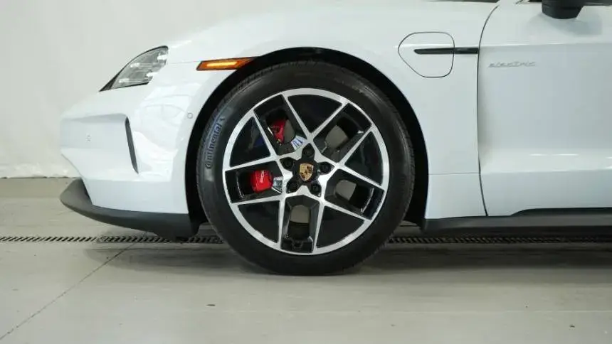 2025 Porsche Taycan - Images - 36
