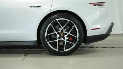 2025 Porsche Taycan - Images - 37