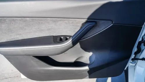 2022 Tesla Model Y 7SAYGDEF5NF505742
