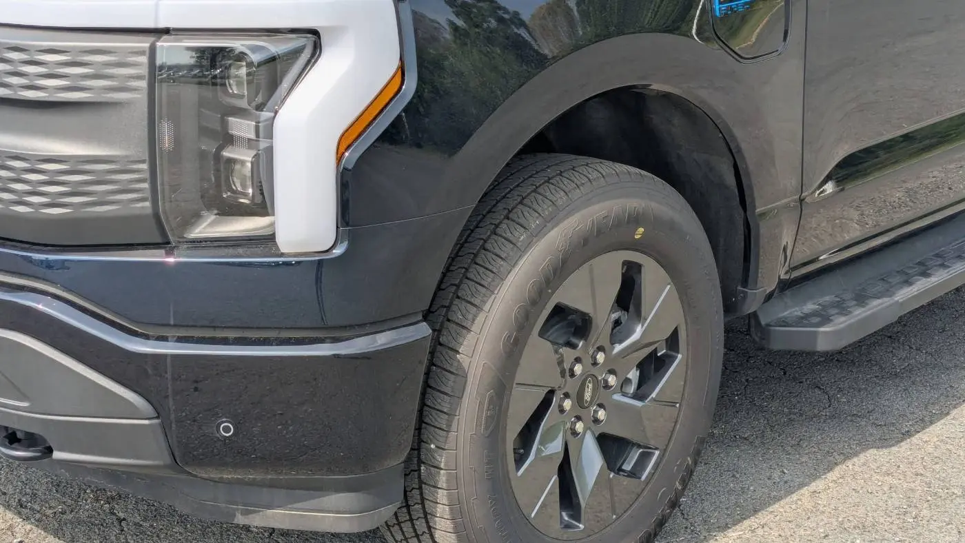 2025 Ford F-150 Lightning 1FT6W3L71SWG02117