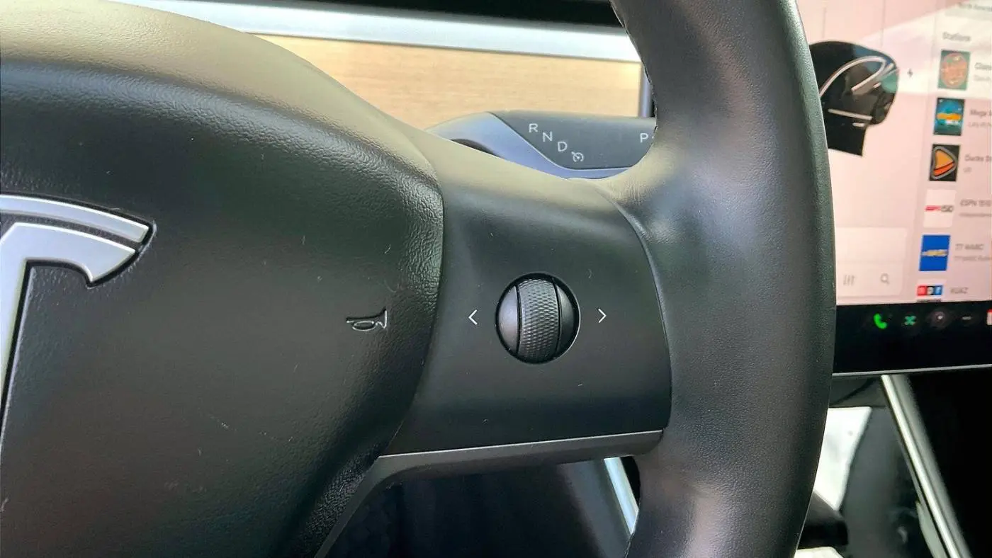 2018 Tesla Model 3 5YJ3E1EB8JF183634
