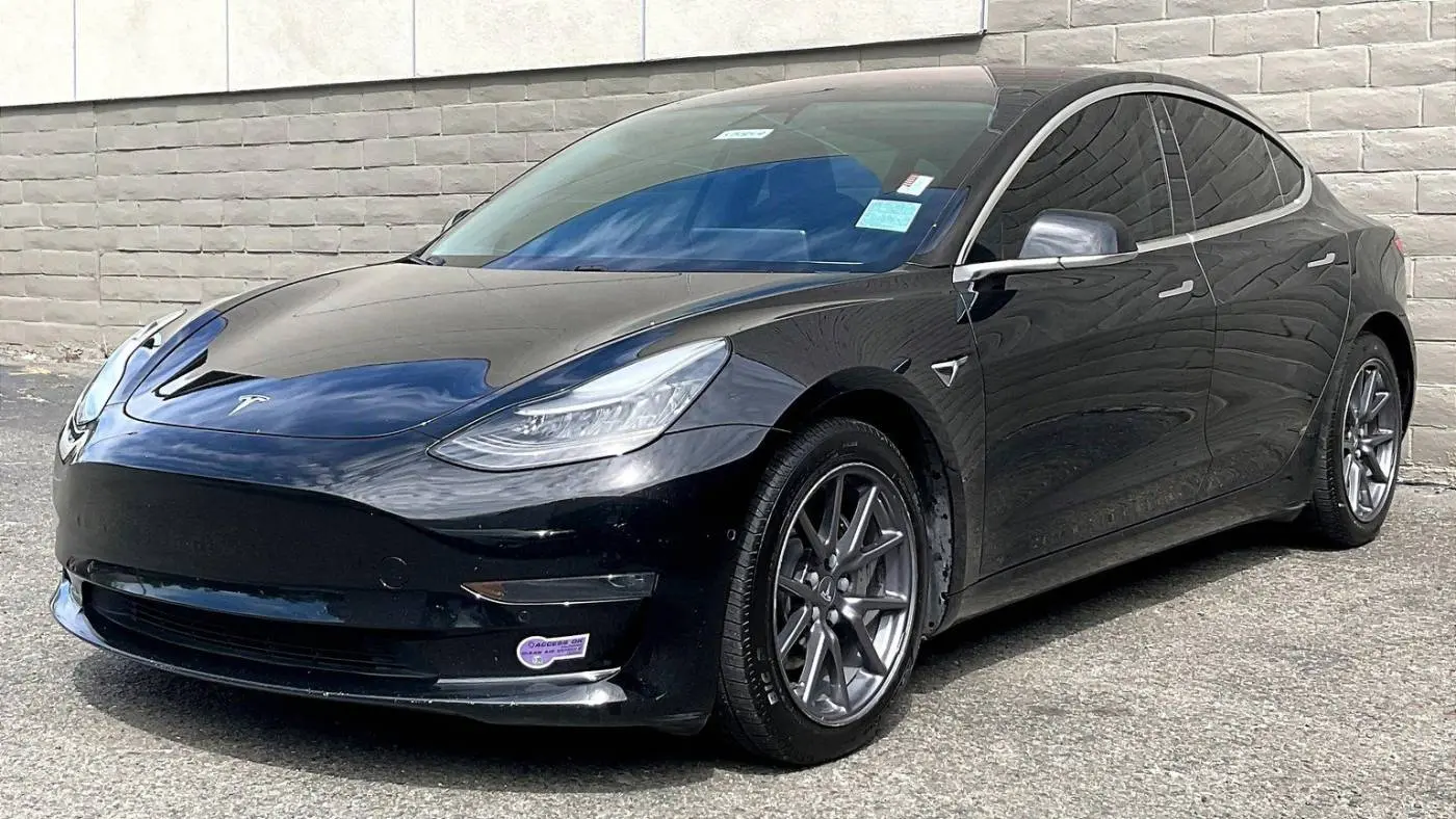 2018 Tesla Model 3 5YJ3E1EB8JF183634