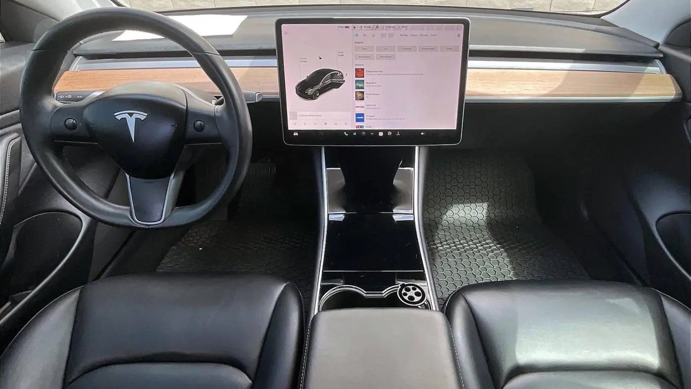 2018 Tesla Model 3 5YJ3E1EB8JF183634