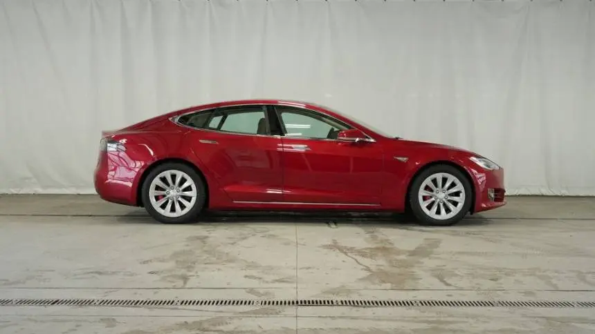 2016 Tesla Model S 5YJSA1E46GF137835