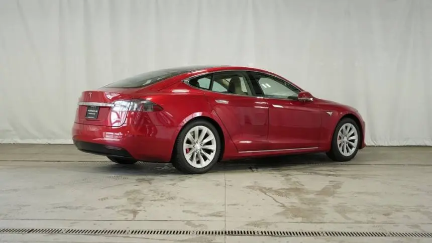 2016 Tesla Model S 5YJSA1E46GF137835