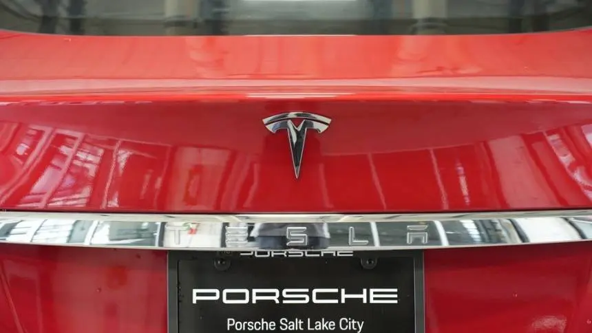 2016 Tesla Model S 5YJSA1E46GF137835