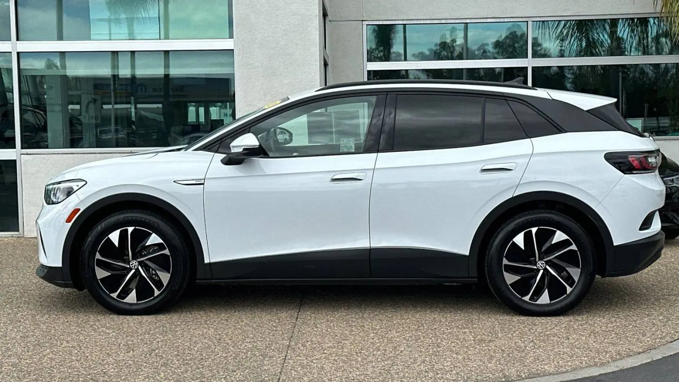 2021 Volkswagen ID.4 WVGRMPE24MP043876