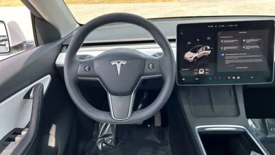 2022 Tesla Model Y 7SAYGDEE6NF439645